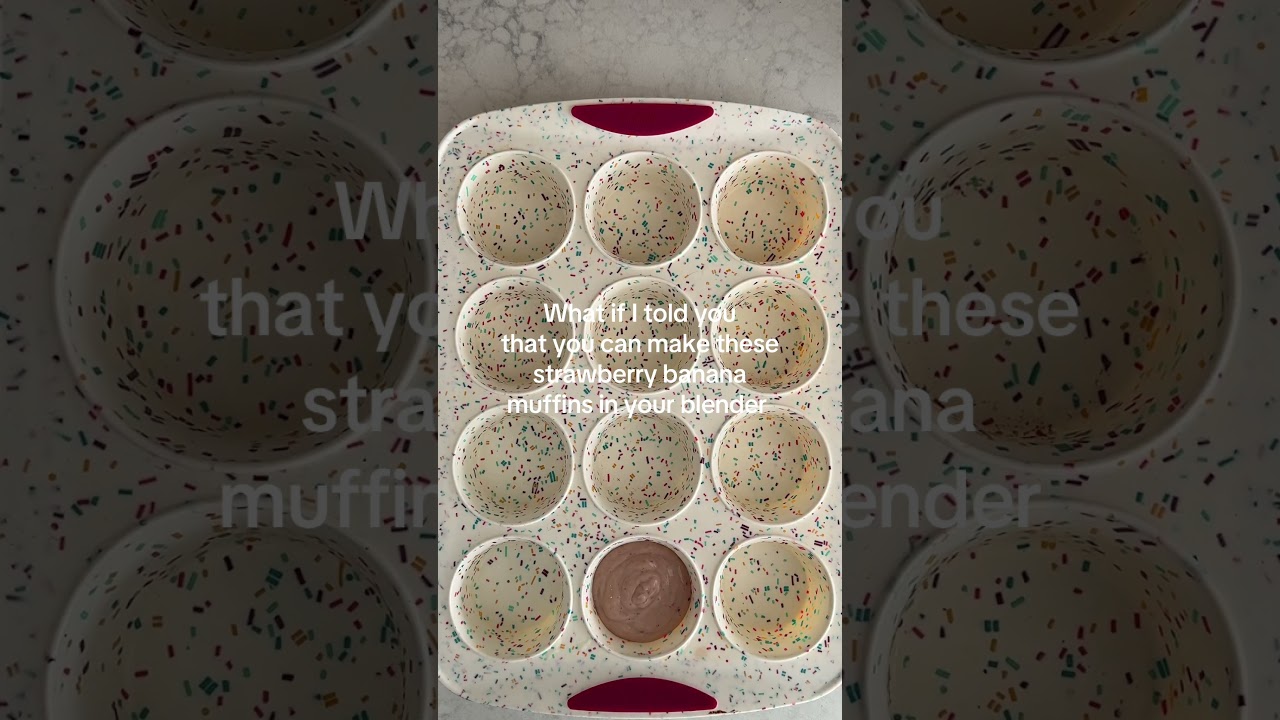 5 minute easy  strawberry banana muffins you can make in your BLENDER 🍓 🍌