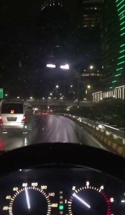 story wa nyetir mobil di malam hari buat pamer lah