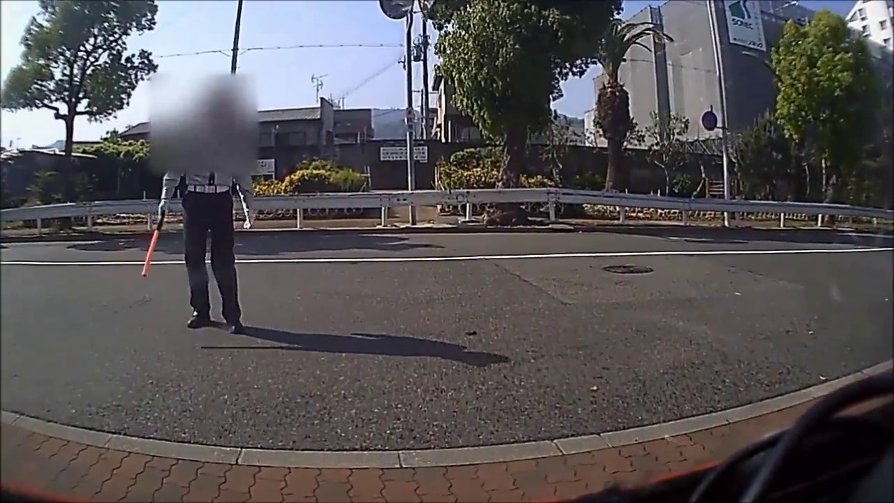 交通誘導 車を止める: 車 バック誘導 人の位置 _ 交通誘導員(ガードマン)・道路使用許可・道路占用許可について – GLUL