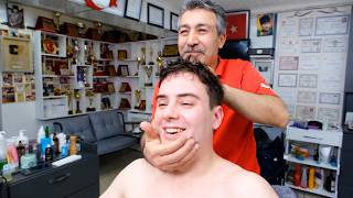 El barbero más extraño del mundo me HACE CRUJIR el cuello