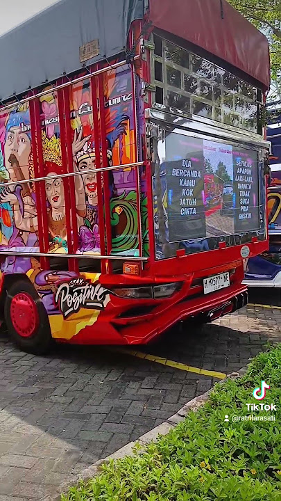 barisan truk bokong semok #automobile #truktertua #storywa #trukoleng #beranda #trukkontes #truck