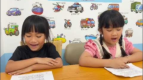 Tiếng Anh Phan Thiết: Tracy and Sophia practice Singing a song" We wish you a Merry Christmas"