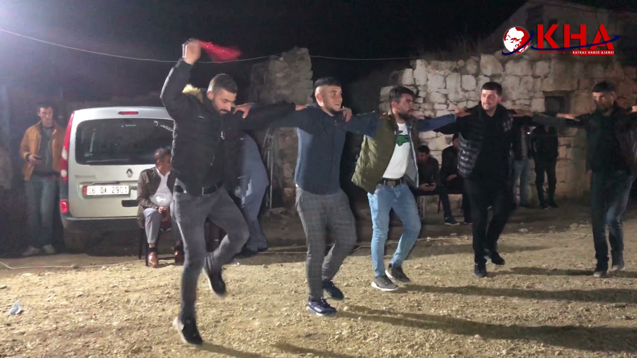 Karslı gençlerden halay şov - Akyaka Esenyayla Köyü