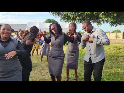 CHRISTOPHER MWAHANGILA AKIMTUKUZA MUNGU KWENYE MKUTANO WA INJILI KKKT KIHARAKA