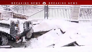 Download Lagu Snow plow stuck in sinkhole near NYC City Hall MP3