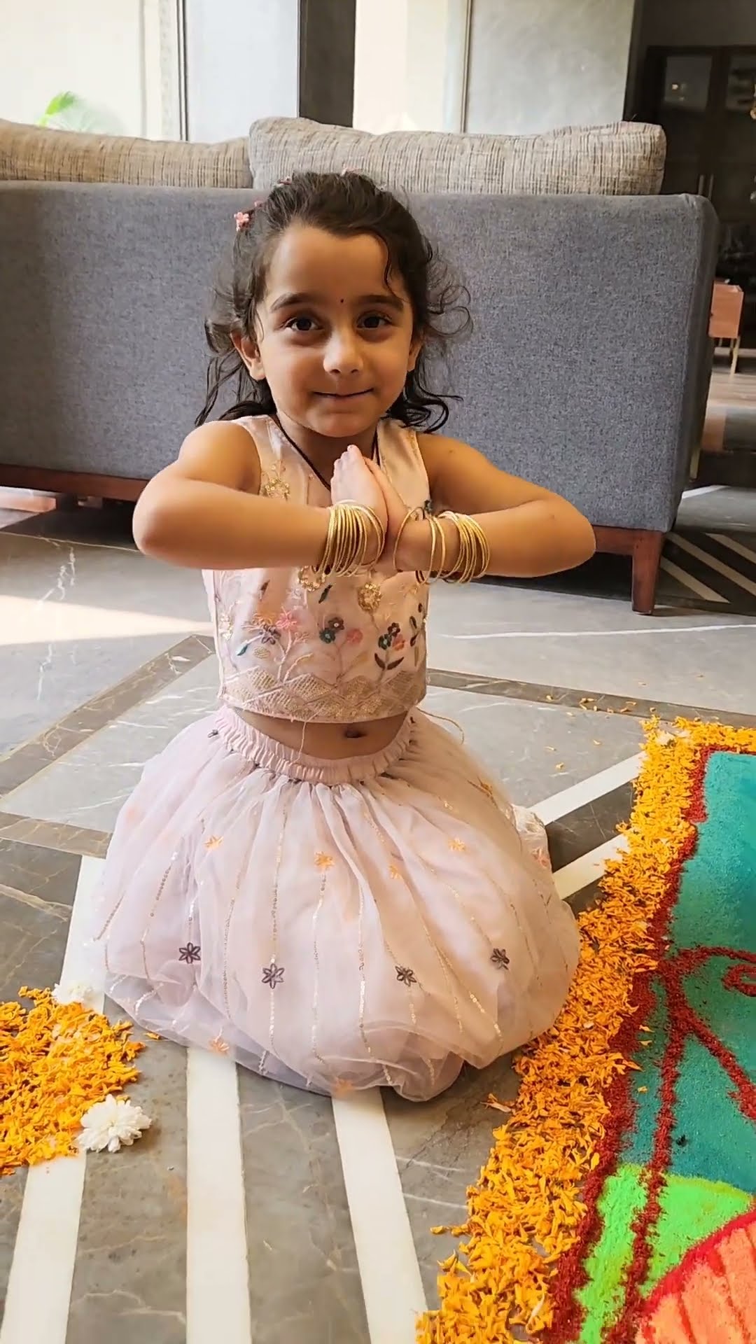 Kaisi Lagi rangoli aapko