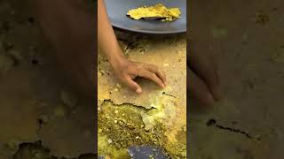 Zameen se nikla sona#goldhunting #treasurehunt#naturetreasure #golddiscovery#viralvideo#amazingfinds
