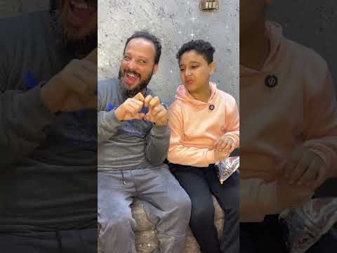 لما تشوف آخوك آلصغير بياكل حاجه