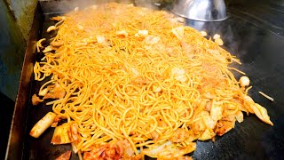 常連を虜にする鉄板職人のガッツリ焼きそばとお好み焼きが最高過ぎた。。丨Best Okonomiyaki in Osaka