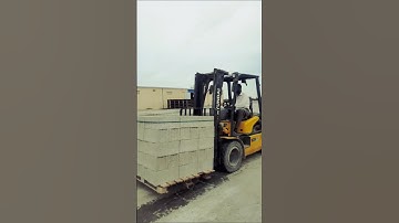 Industrial Ballet — Forklift Handling Fresh Blocks 🎯 #smartblockline #concreteblocks #automation