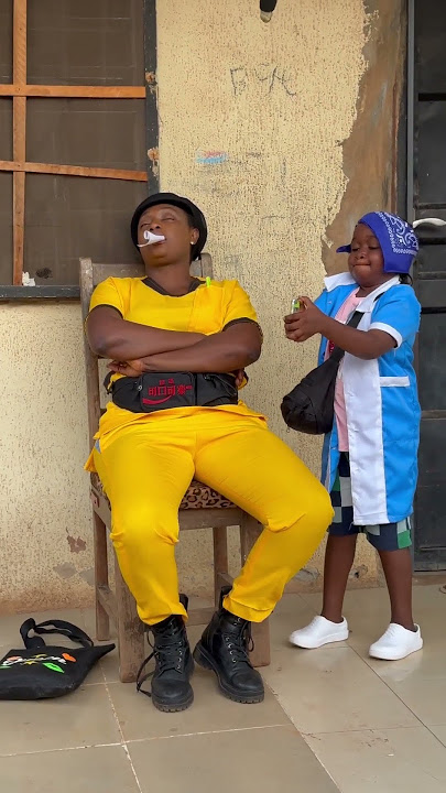 See what Ebube is doing to me …if I beat this girl hennnnn #filmmaking