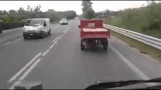 Bestemmie camionista motocarro di merda con la breccia porco dio porca mad