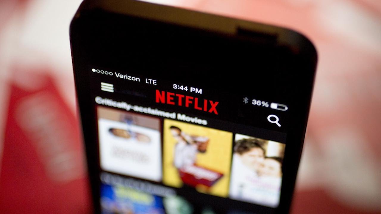 Netflix in a Streaming Battle With Hollywood Movie Studio Netflix in a Streaming Battle With Hollywood Movie Studio