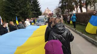 Жителі міста Яворова зустрічають кортеж із тілом загиблого захисника Каштанова Григорія
