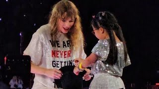 Taylor Swift Having The SWEETEST Moment With A CUTE Fan In Singapore