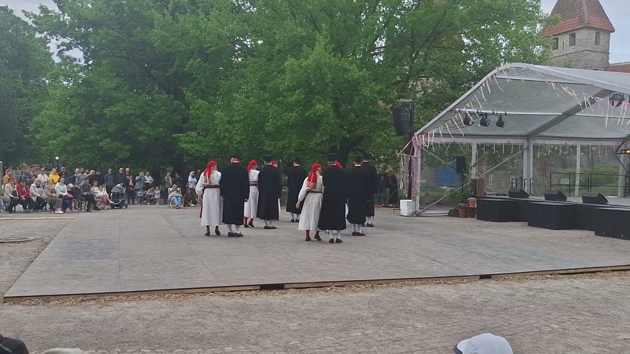 Folk dancing in Tallinn old town days
