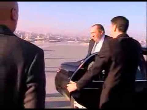 პრეზიდენტმა ბაქოს დროშის მოედანი და სახელმწიფო ჯილდოების მუზეუმი დაათვალიერა