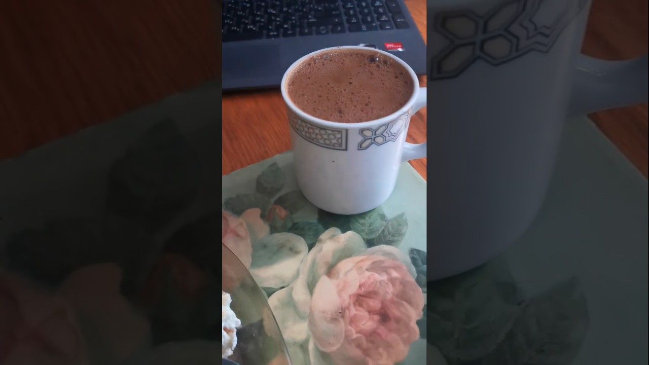 Полдень! Мой гедонист только проснулся. 