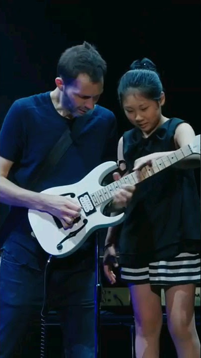 PAUL GILBERT & LI-SA-X 🎸 #paulgilbert #guitarist #shorts