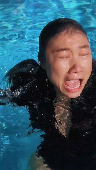 WHEN YOU SEE BTS AT THE POOL 🙀💜