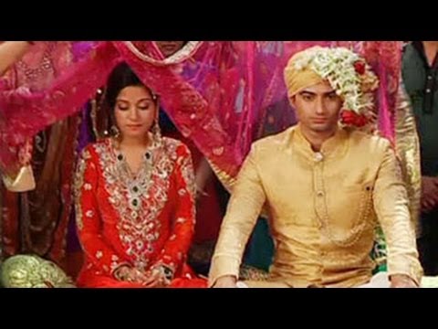 beintehaa zain and aliya holi scene