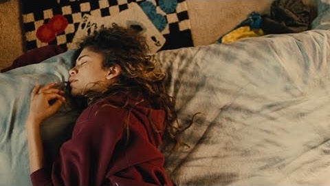 Rue dancing to Bobby Darin | Euphoria S02 Ep03