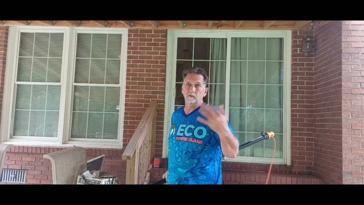 Simple water fed pole window cleaning