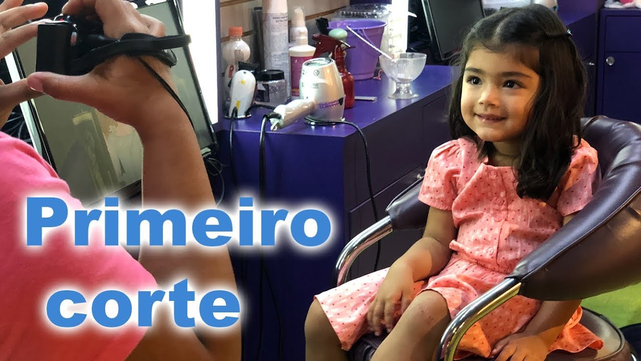 Meu primeiro corte de cabelo. Primeira vez cortando o cabelo! - YouTube
