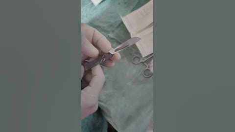 HOW TO ATTACH A SCALPEL BLADE AND REMOVE TO A HANDLE