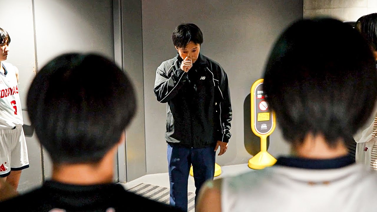 「負けが乗り越え方を教えてくれる」敗れて涙する選手たちに語りかける県立小林・橘コーチ｜SoftBank ウインターカップ2025