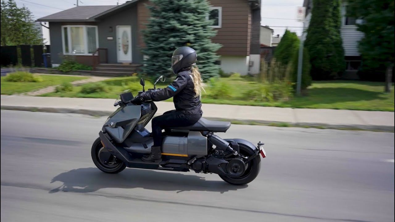 Découvrez le scooter électrique BMW CE 04 - YouTube