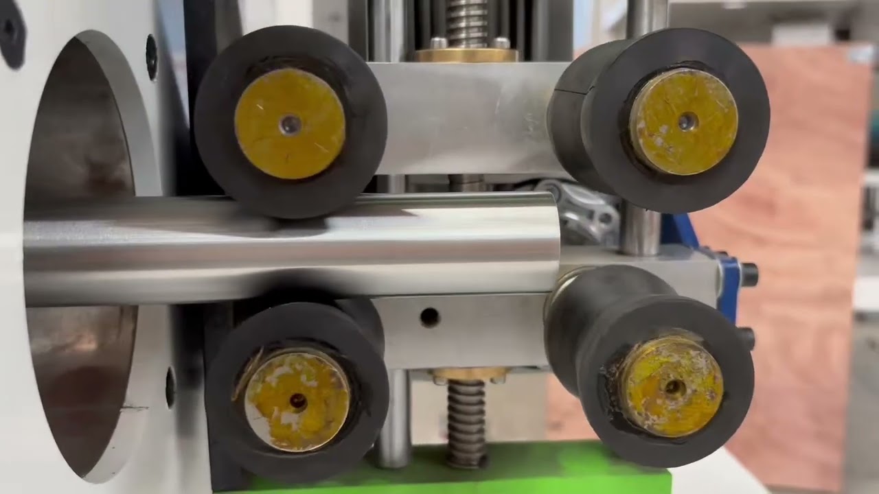 Bending pipe polishing machine, straight pipe polishing automatic feeding