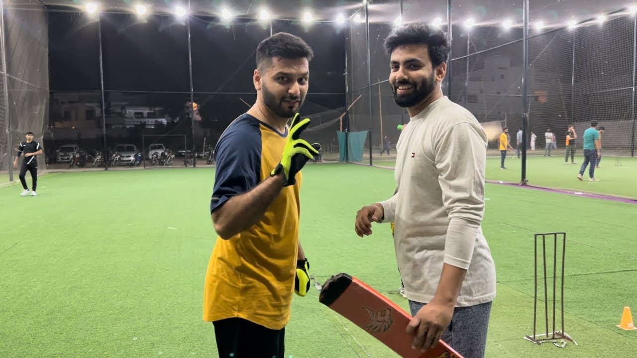 Indoor Cricket | Kia hum 4 overs mein 27 runs defend kr skain gay ?