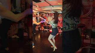 Bachata dancing in Hong Kong 🇭🇰 Bachata party in Sheung Wan 💃🏻 Florence 🎵 Mala Maña by Jr.