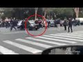 Genova, macchina sfonda il blocco e investe manifestanti durante la protesta dei ristoratori