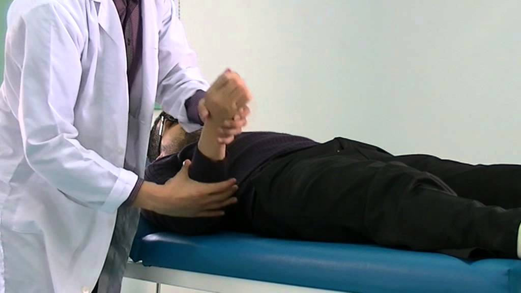 la mobilisation passive du coude - YouTube