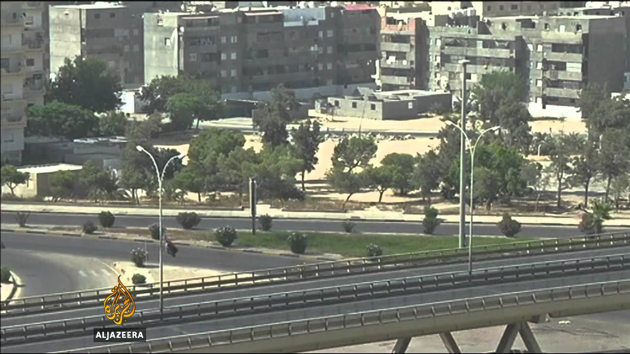 اشتباكات دامية توقف الرحلات الجوية إلى مطار ليبي