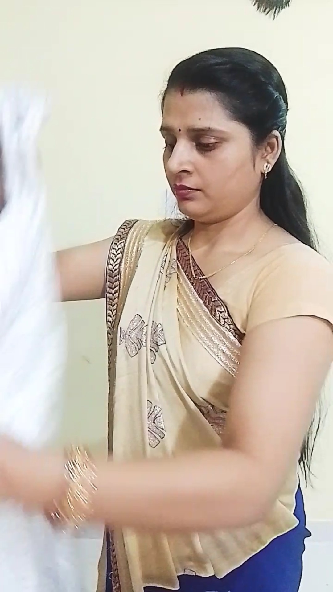 चले हैं कुम्भ नहाने #comedy #sorts #youtubeshorts #husbanwifecomedy #mahakumbh2025