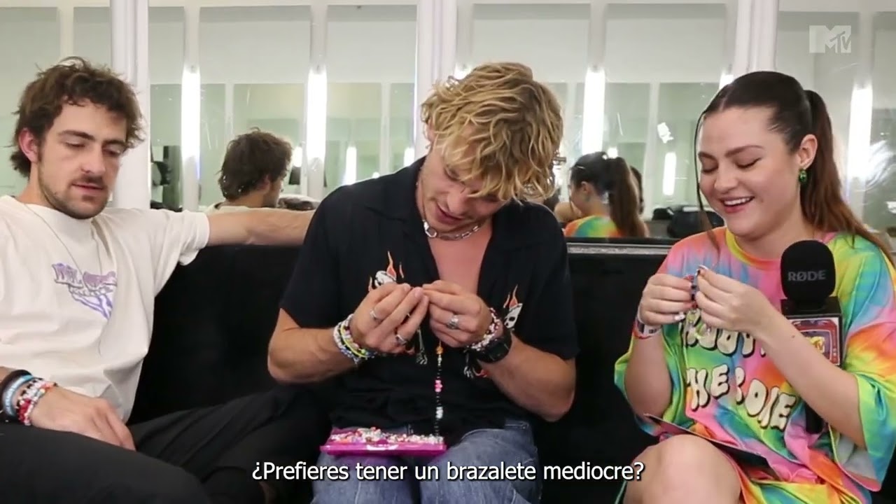 Haciendo brazaletes de la amistad con The Driver Era | Tus Favs En MTV