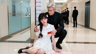 灰姑娘相親被嫌棄太矮，一氣之下拉路過的大叔閃婚領證，人人說她此生完了，殊不知大叔竟是年輕多金的禁慾帥總裁，婚後步步誘寵甜入心扉！#相親後我改嫁總裁 #短劇 #drama #霸總 #甜寵 #愛情 screenshot 1