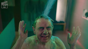 Man vs Bee: Dancing in the shower FUNNY (Rowan Atkinson Scene)