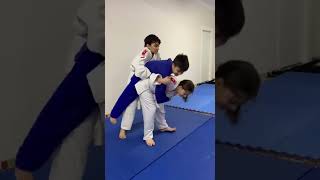 Judo’ya yeni başlayan (5 ay) sporcularımız ile dirence karşı tekniğe giriş ve atış çalışmamız 🥋😊 Resimi