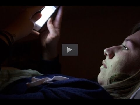 გაფრთხილება ყველას, ვისაც მობილური საძინებელში, მით უფრო საწოლთან აქვს ხოლმე