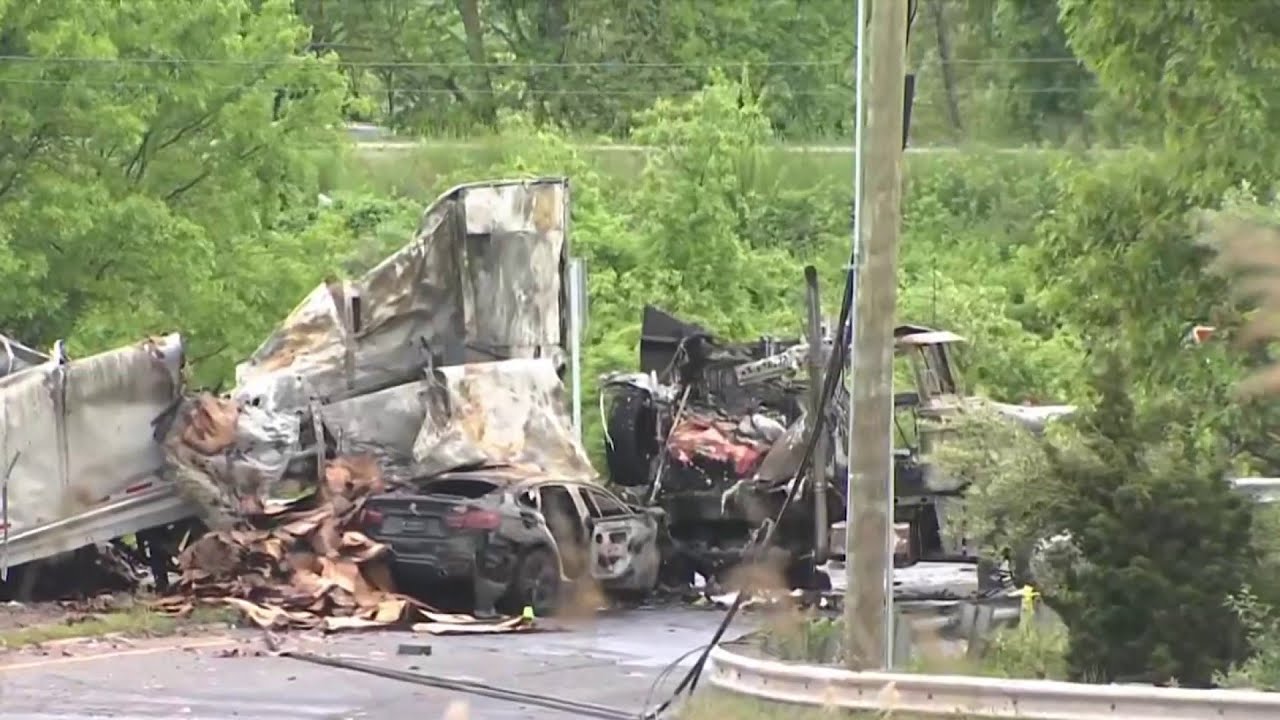 Man killed in fiery crash on Foxon Boulevard in New Haven - YouTube