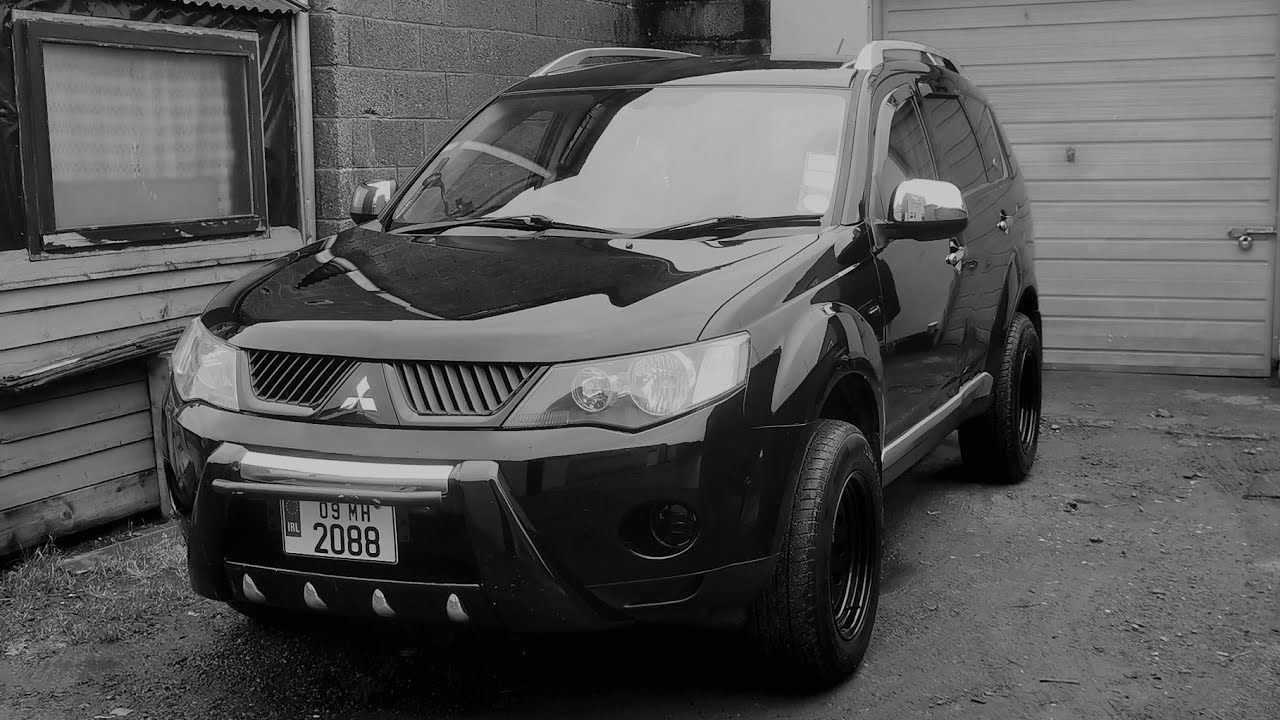 Mitsubishi Outlander 4x4 Lifted off road et0 steel wheels on standard