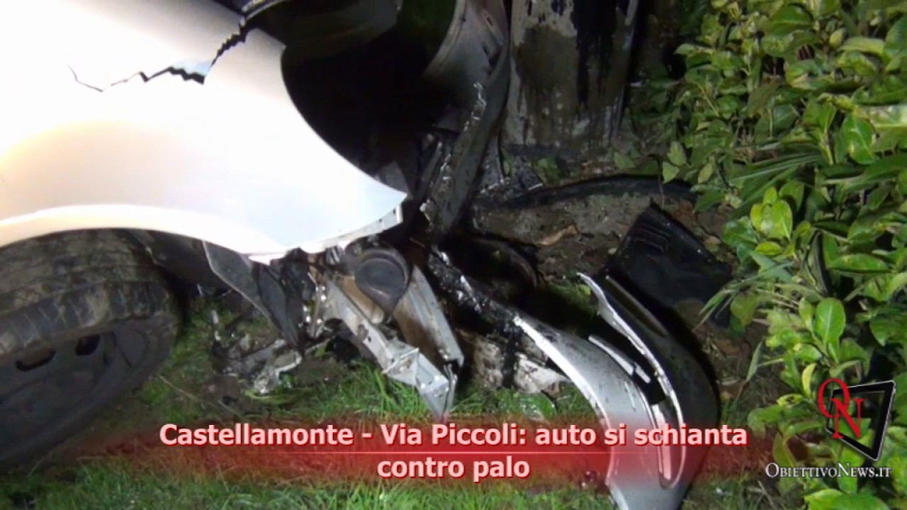 Castellamonte - Via Piccoli: auto si schianta contro palo - YouTube
