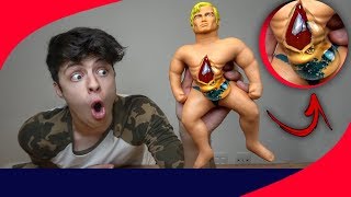 O QUE TEM DENTRO DO BONECO INDESTRUTÍVEL???