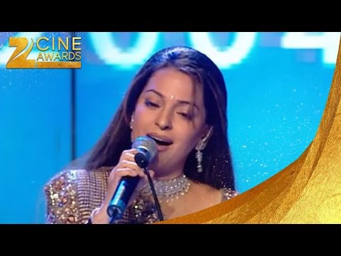 Zee Cine Awards 2004 Juhi Chawla Singing