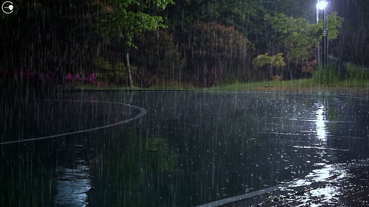 Глубокий сон под проливным дождем, льющим ночью в парке, прощай бессонница, шум дождя ASMR