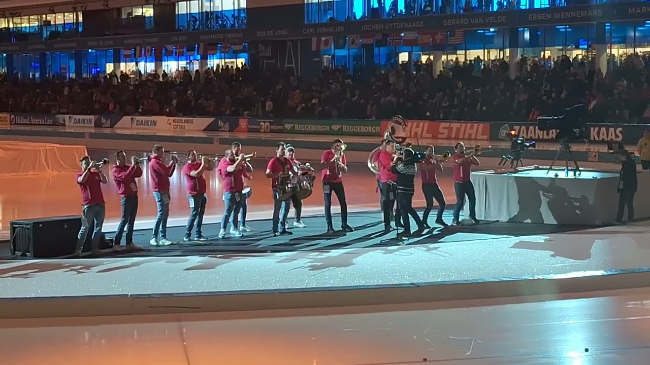 dweilorkest Utlopers Sneek tijdens NK Afstanden Thialf